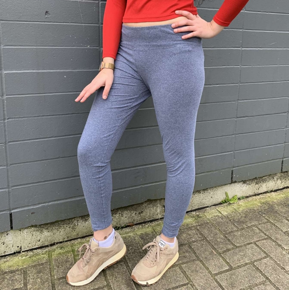 Grey Aritzia TNA leggings